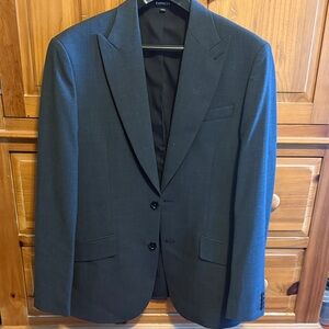 Mens EXPRESS classic fit suit NEW CONDITION